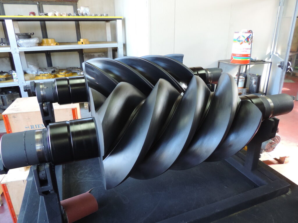 How to adjust a volumetric compressor?